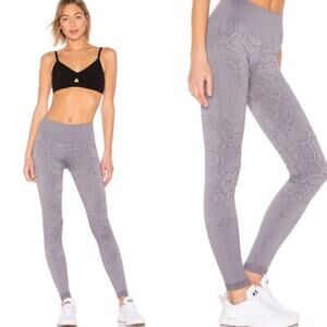 Varley Quincy Legging in Gray Snake.